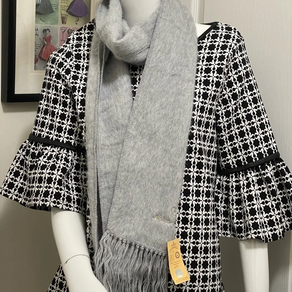 Alpaca Camargo beautiful gray woolly scarf new with tag